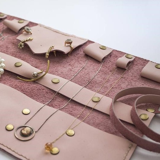 gifts for travel lovers - jewelry roll
