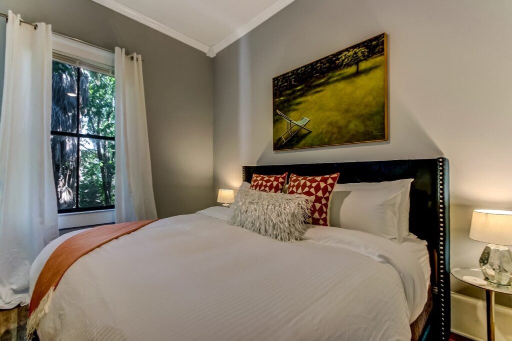 Savannah Airbnbs - Renovated Condo in Victorian Row House bedroom