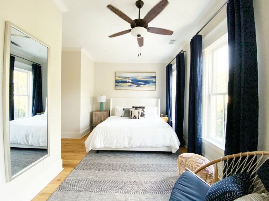 Savannah Rentals - 3 Bedroom Magnolia House in Downtown Savannah bedroom