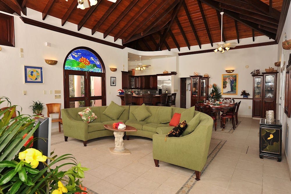 Heaven's Gate - Airbnb Coral Bay St. John - living dining