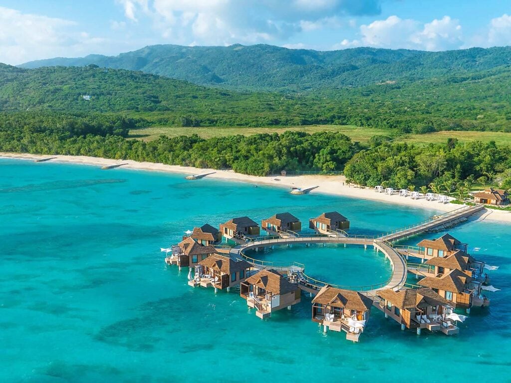 The 9 Best Overwater Bungalows in the Caribbean & Mexico