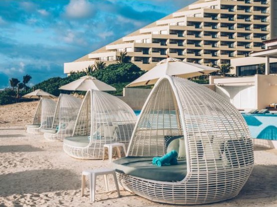 Coral Level at Iberostar Selection Cancun beach