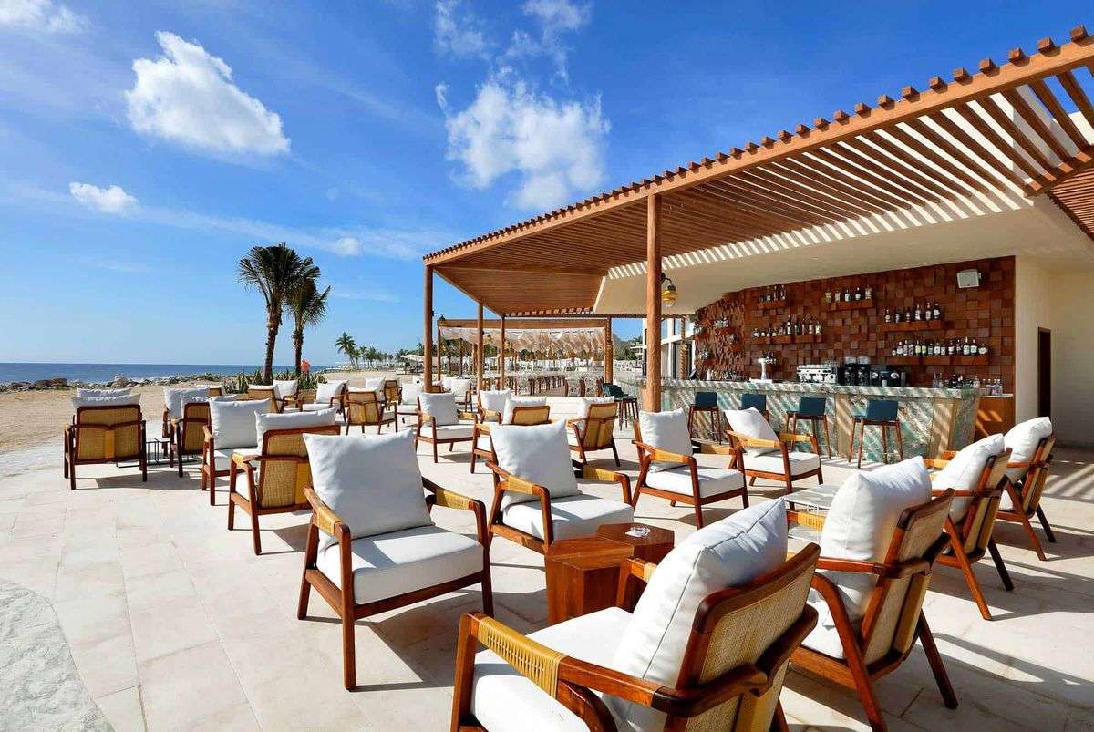 TRS Yucatan pool bar