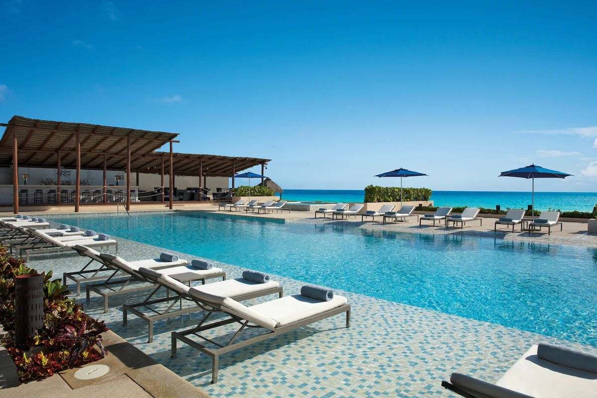 secrets the vine cancun pool
