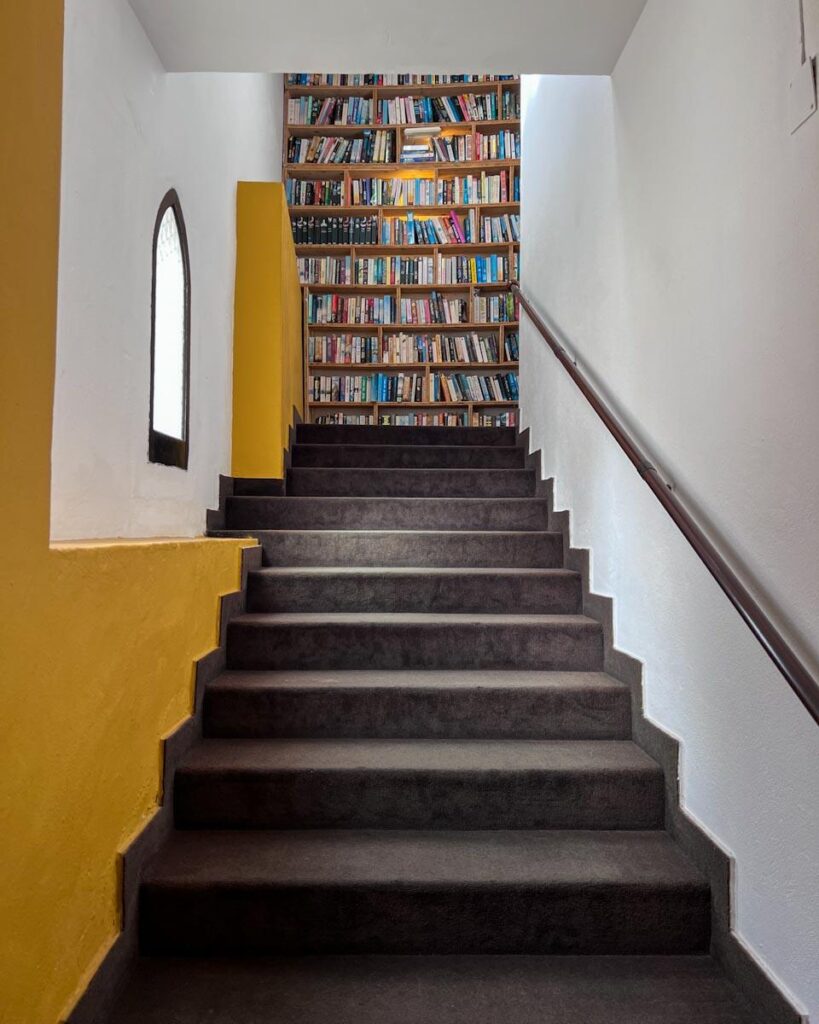 Literary Man - where to stay in Obidos Portugal