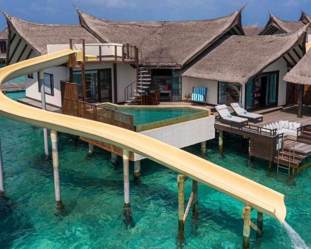 OZEN-RESERVE-BOLIFUSHI-Ocean-Pool-Suite-with-Slide