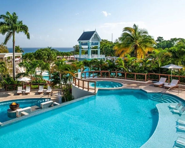 Sandals Dunns River pool