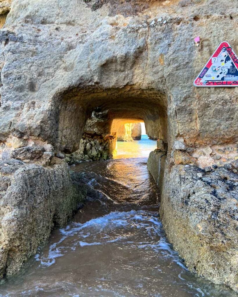 Praia dos Estudantes tunnel