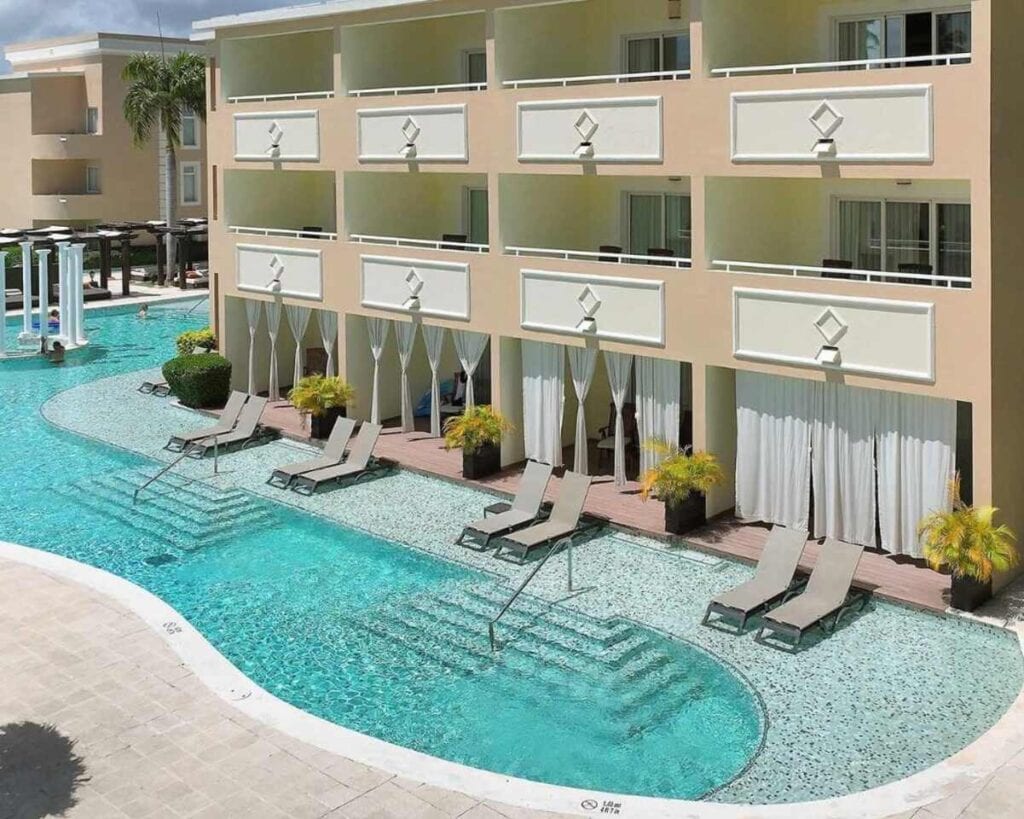 TRS Turquesa Hotel swim out suites