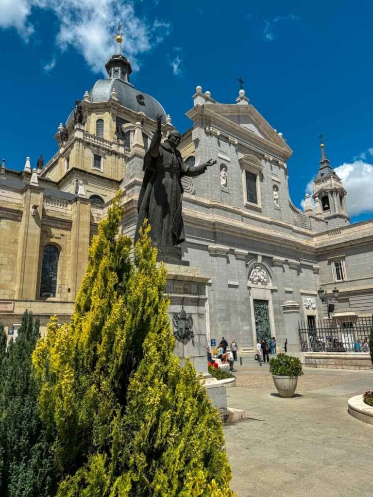 Almudena Cathedral exterioe