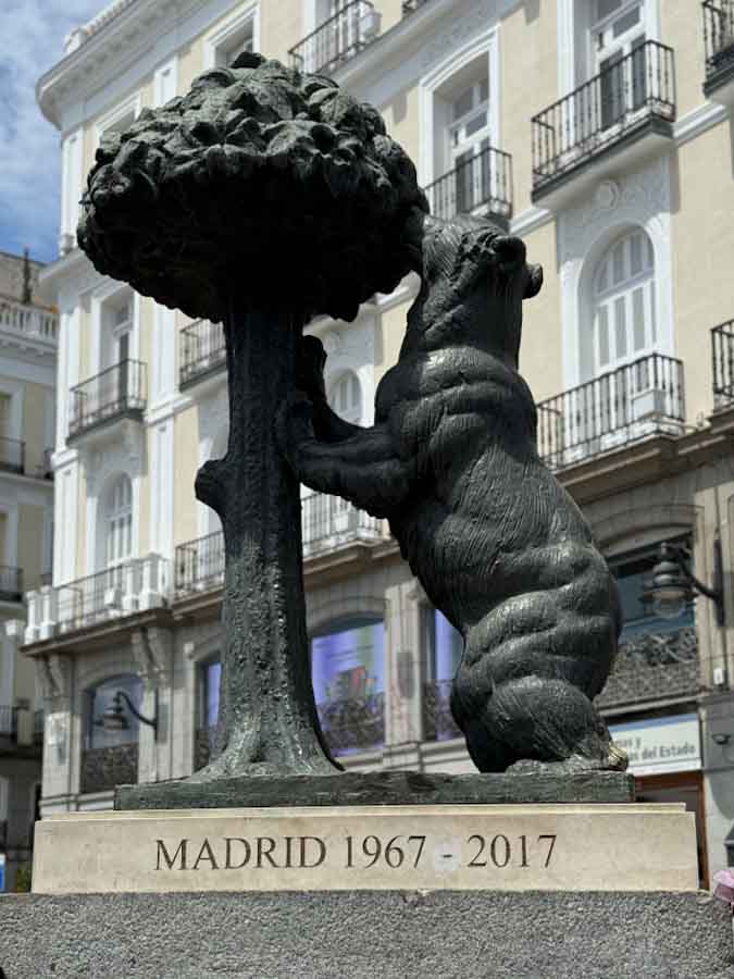 Oso y Madrono statue - Puerta del Sol