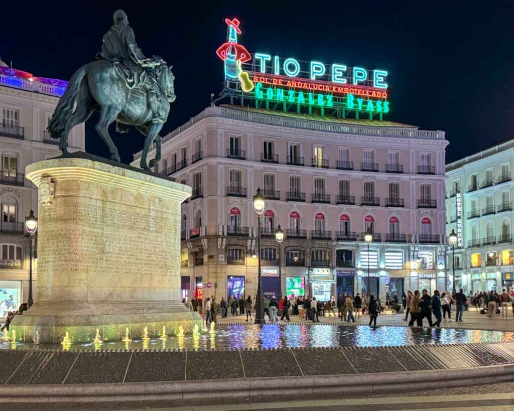 Puerta del Sol at night