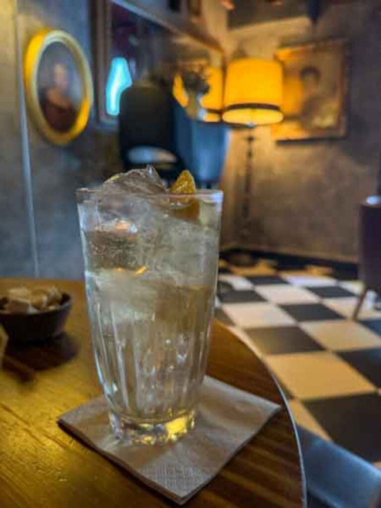 Santos & Desamparados cocktail bar in Madrid