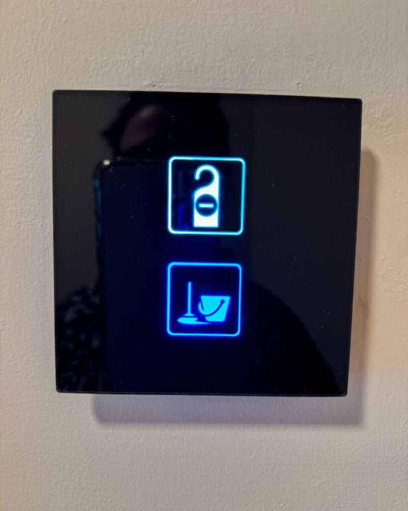 guest room service light