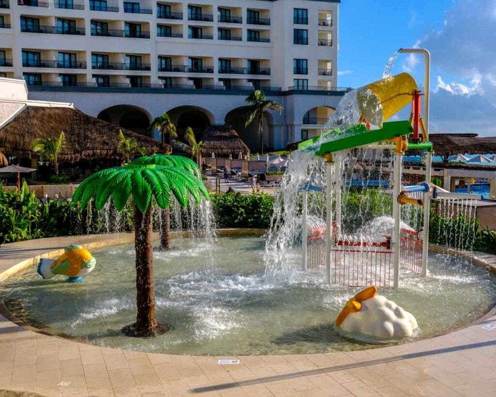 kids pool and splash area