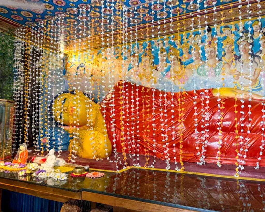 Buddha statue inside Nagadeepa Purana Vihara