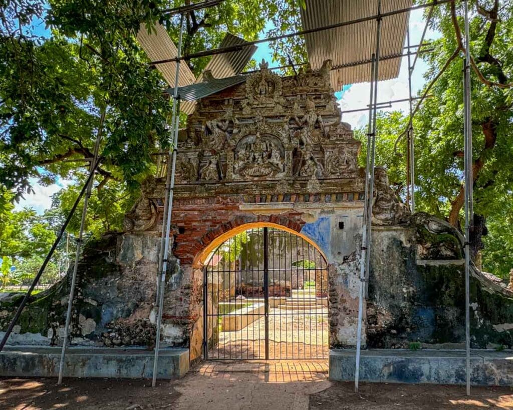 Keerimalai Sirapar Monastery entrance