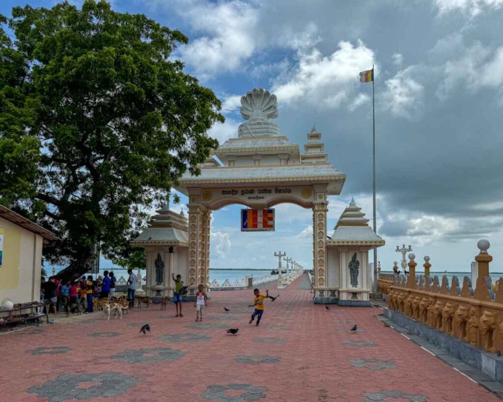 entrance gate at Nagadeepa Purana Vihara