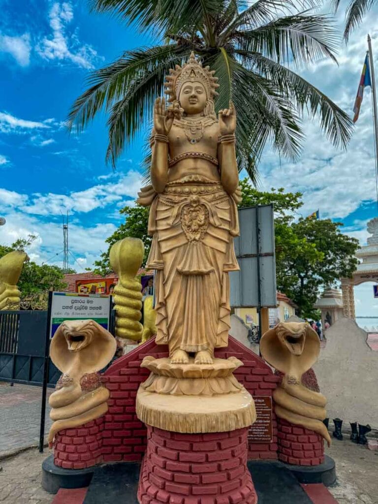 statue at Nagadeepa Purana Vihara