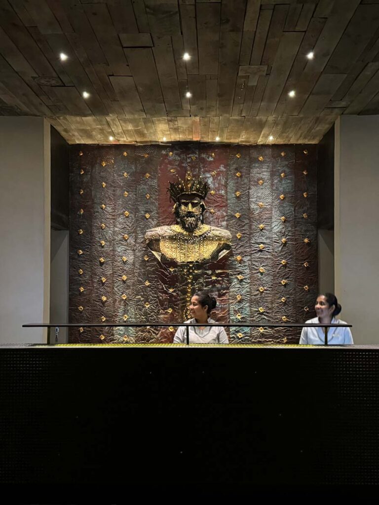Jetwing Lake check in desk