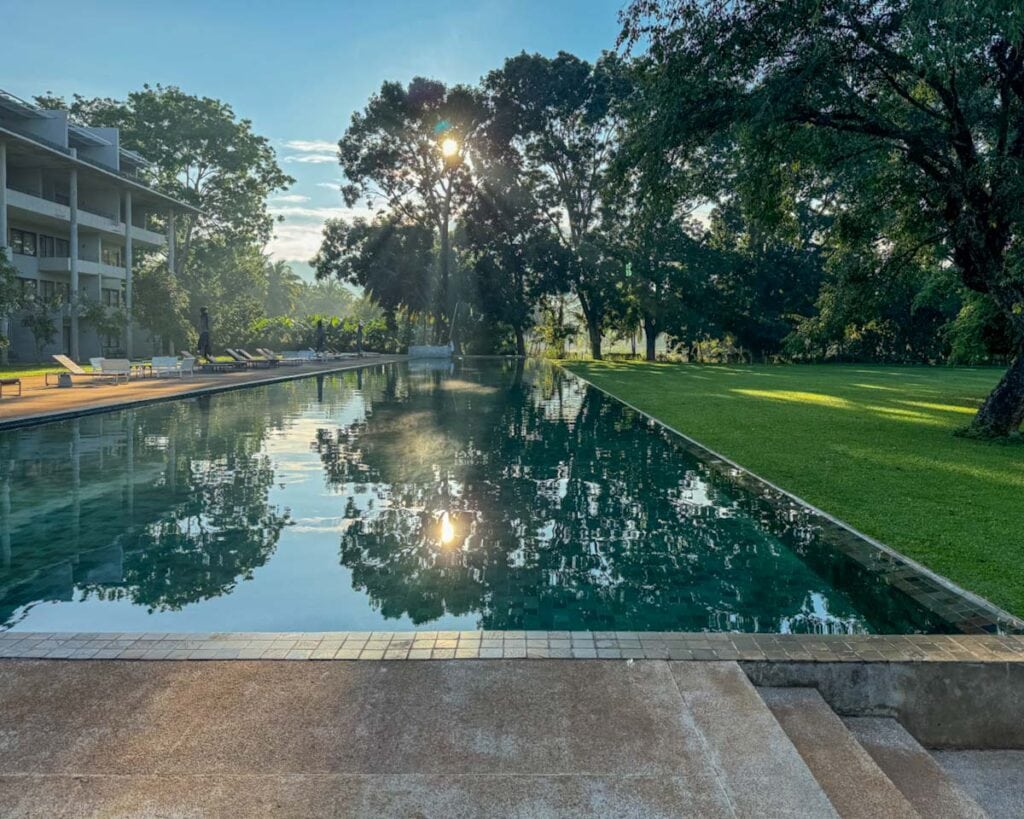Jetwing Lake infinity pool