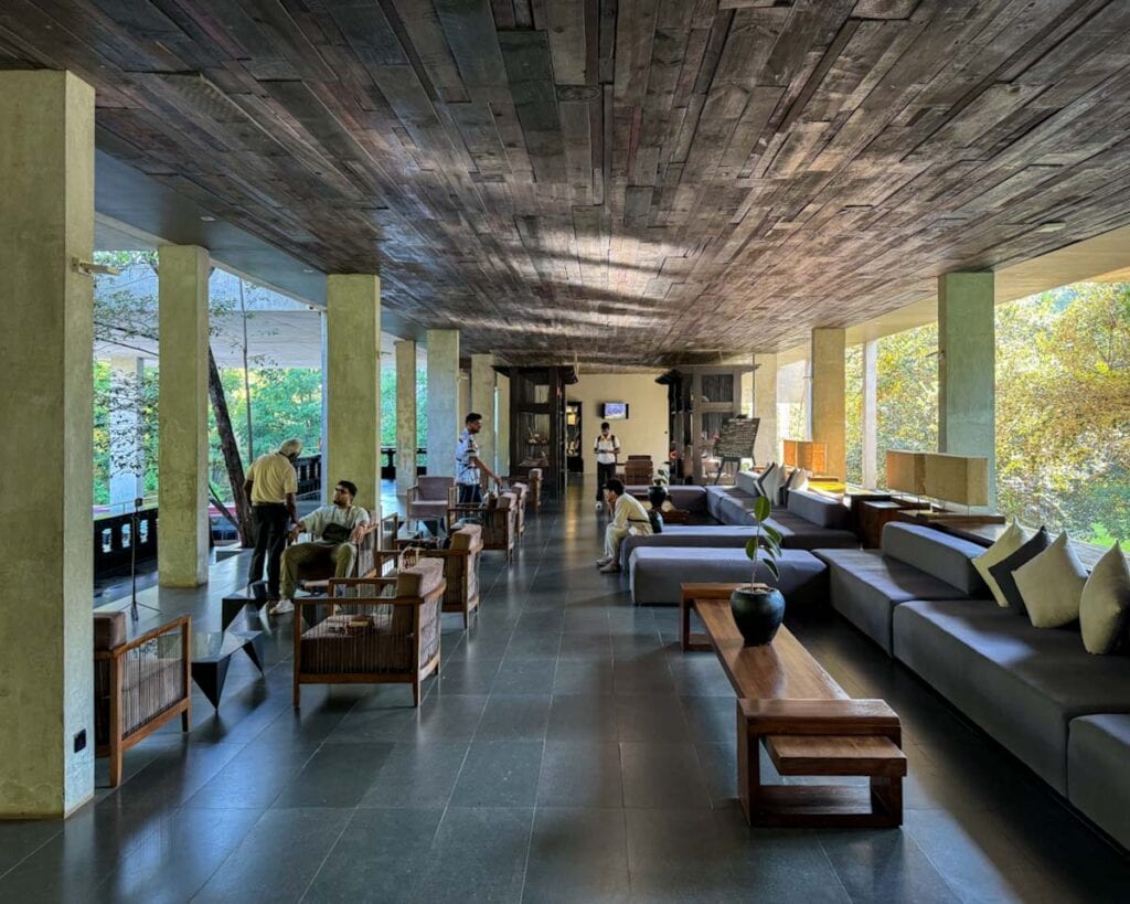 Jetwing Lake lobby and reception