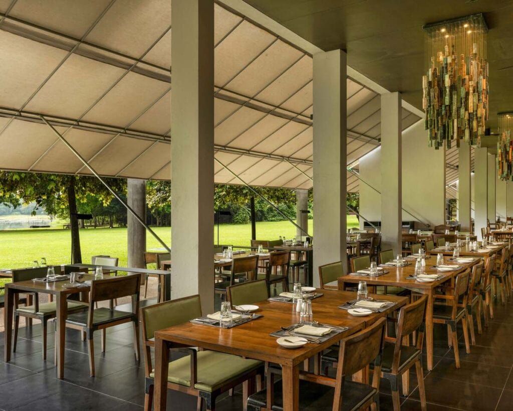 The Viewing Gallery Restaurant - Jetwing Lake dining