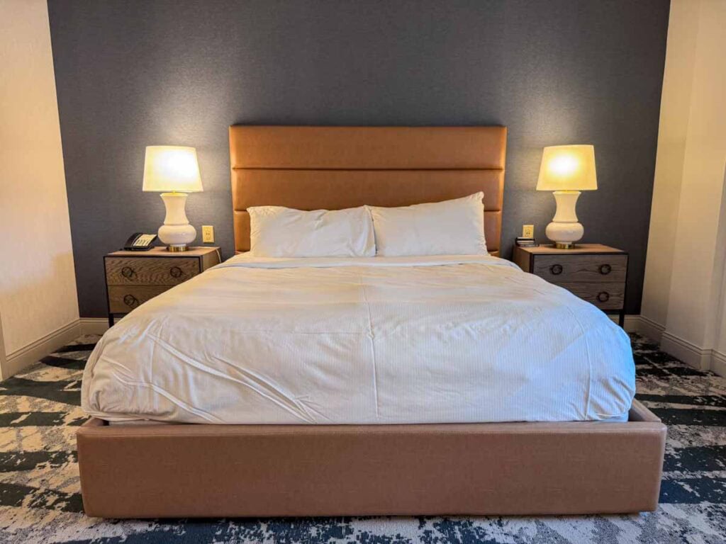 Yorktowne Hotel guest room