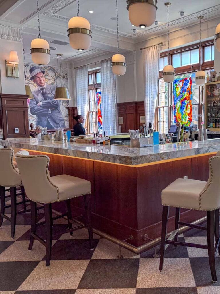 Yorktowne lobby bar